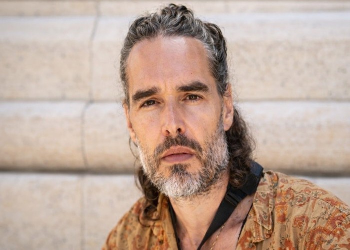 Is Russell Brand alive or dead