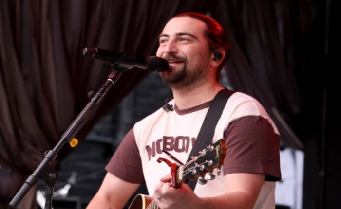 Is Noah Kahan Married